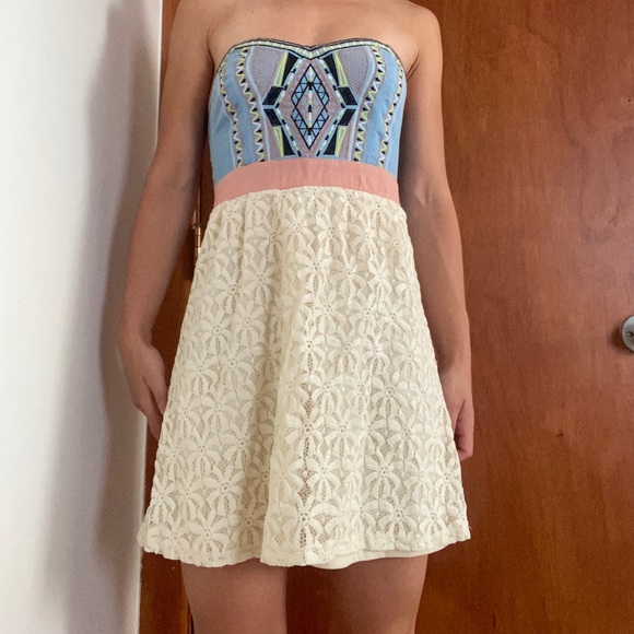 Flying Tomato Dresses & Skirts - Strapless boho geometric lace mini small dress flying tomato brand